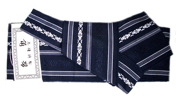 японский пояс оби для мужского кимоно с завязанным узлом
