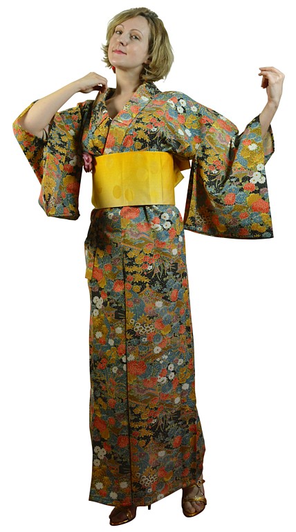 японское кимоно и пояс оби